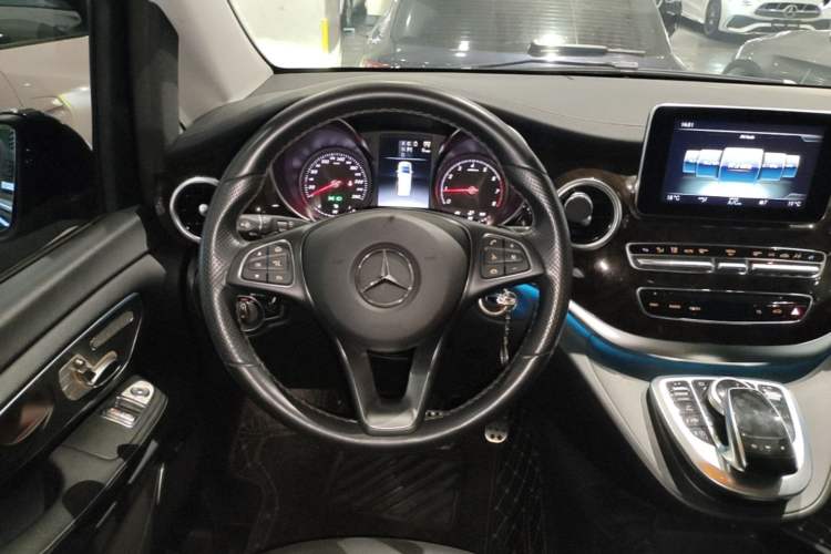 Used Mercedes-Benz V-Class 2018 V 260 L Prestige Extended Version China VI Steering Wheel