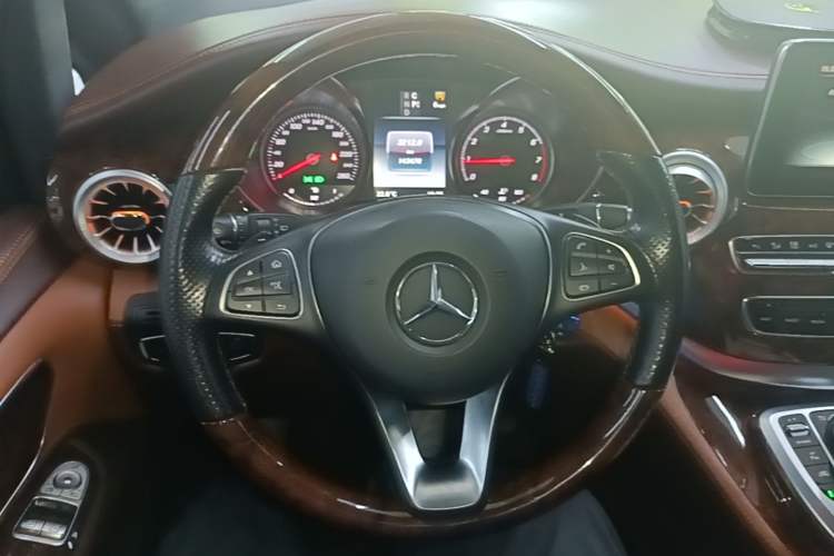 Used Mercedes-Benz V-Class 2018 V250 2.0T Middle East Version Steering Wheel
