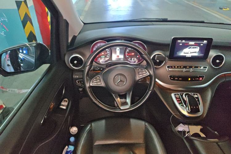 Used Mercedes-Benz V-Class 2018 V250 2.0T Middle East Version Steering Wheel