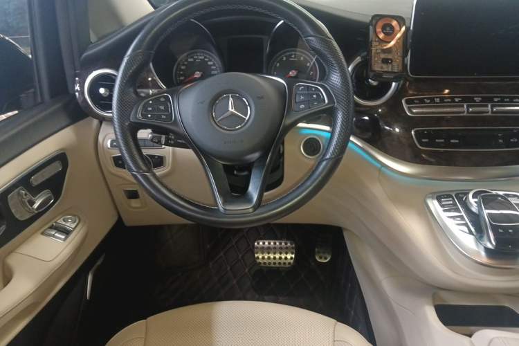 Used Mercedes-Benz V-Class 2018 V 260 L Prestige Extended Version China VI Steering Wheel