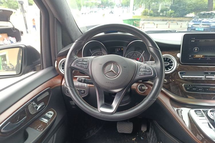 Used Mercedes-Benz V-Class 2018 V 260 L Prestige Extended Version China VI Steering Wheel