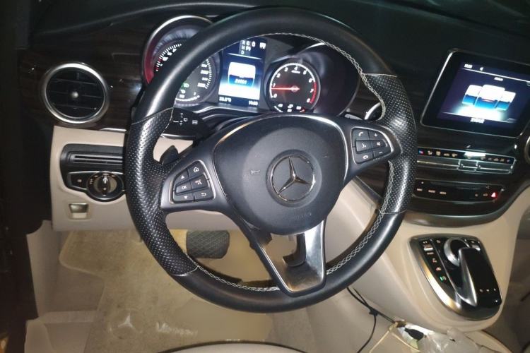 Used Mercedes-Benz V-Class 2018 V 260 Avantgarde Edition China VI Steering Wheel