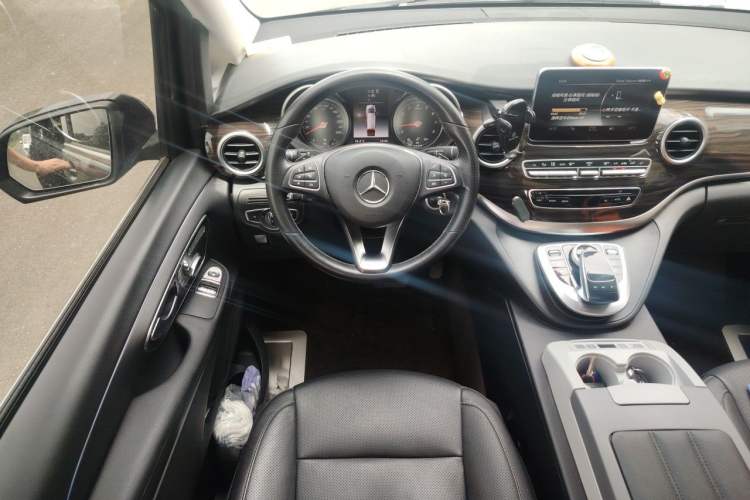 Used Mercedes-Benz V-Class 2018 V 260 Avantgarde Edition China VI Steering Wheel