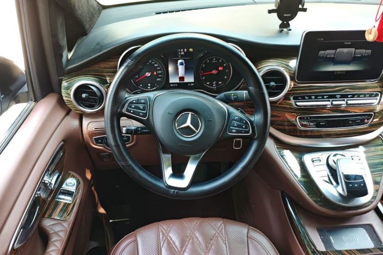 Used Mercedes-Benz V-Class 2018 V 260 Avantgarde Edition China VI Steering Wheel