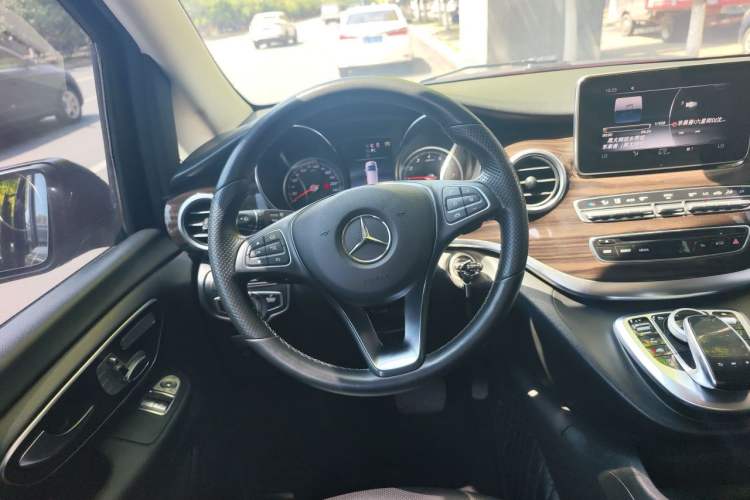 Used Mercedes-Benz V-Class 2018 V 260 Avantgarde Edition China VI Steering Wheel