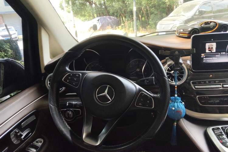 Used Mercedes-Benz V-Class 2018 V 260 Avantgarde Edition China VI Steering Wheel