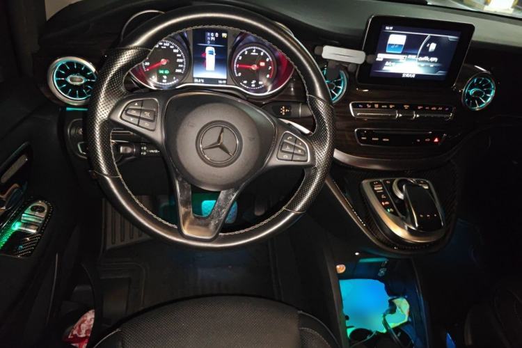 Used Mercedes-Benz V-Class 2018 V 260 Avantgarde Edition China VI Steering Wheel