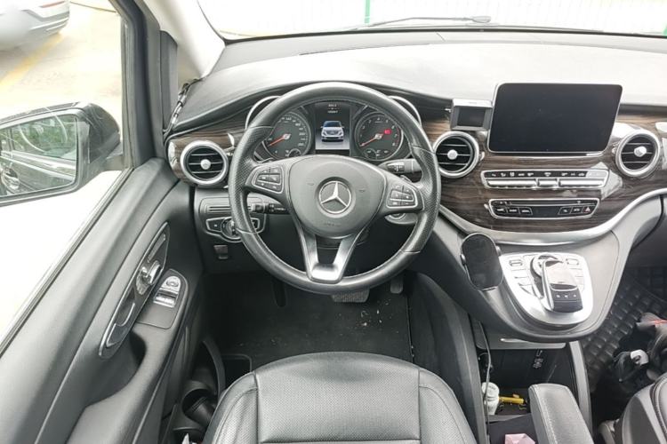 Used Mercedes-Benz V-Class 2018 V 260 Avantgarde Edition China VI Steering Wheel