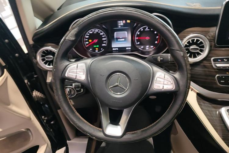Used Mercedes-Benz V-Class 2018 V 260 Avantgarde Edition China VI Steering Wheel