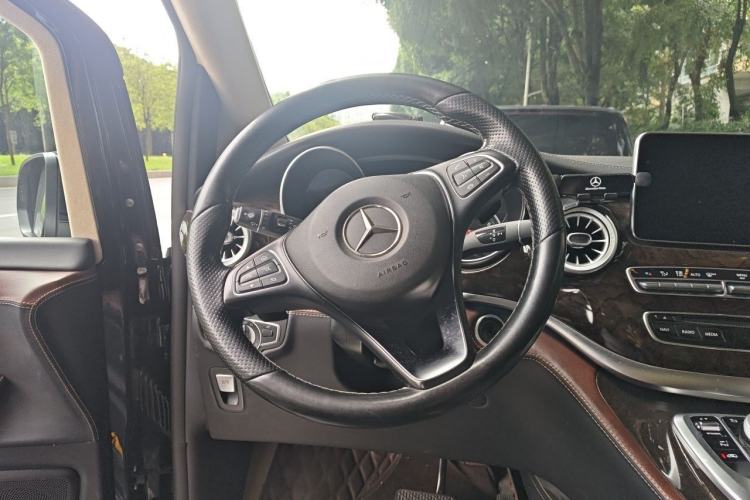 Used Mercedes-Benz V-Class 2018 V 260 L Prestige Extended Version China VI Steering Wheel