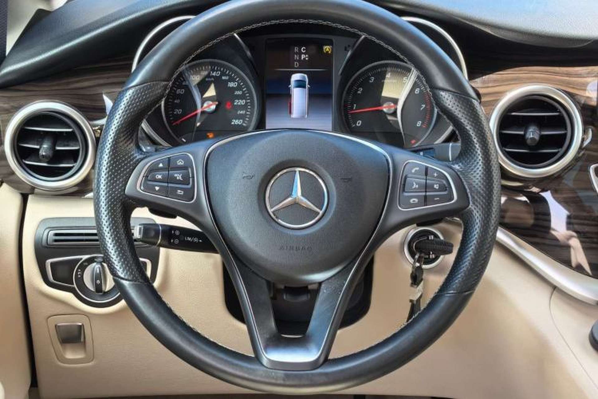 Used Mercedes-Benz V-Class 2018 V 260 Avantgarde Edition China VI Steering Wheel