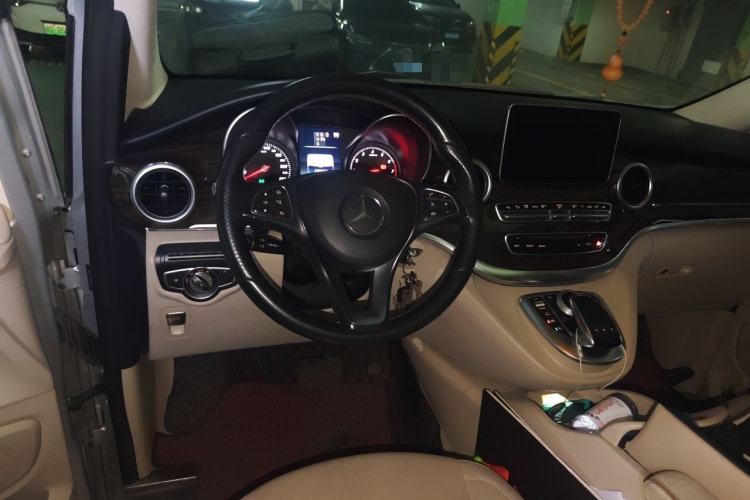 Used Mercedes-Benz V-Class 2018 V 260 Avantgarde Edition China VI Steering Wheel