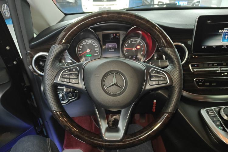 Used Mercedes-Benz V-Class 2018 V 260 Avantgarde Edition China VI Steering Wheel