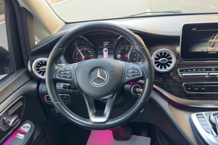 Used Mercedes-Benz V-Class 2018 V 260 Avantgarde Edition China VI Steering Wheel
