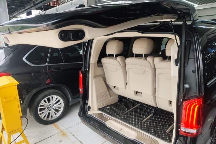 Used Mercedes-Benz V-Class 2018 V 260 Prestige Edition China VI Trunk