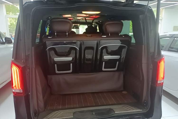 Used Mercedes-Benz V-Class 2018 V250 2.0T Middle East Version Trunk