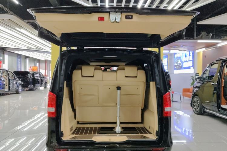 Used Mercedes-Benz V-Class 2018 V250 2.0T Extended Version 5.37 meters Middle East Edition Trunk