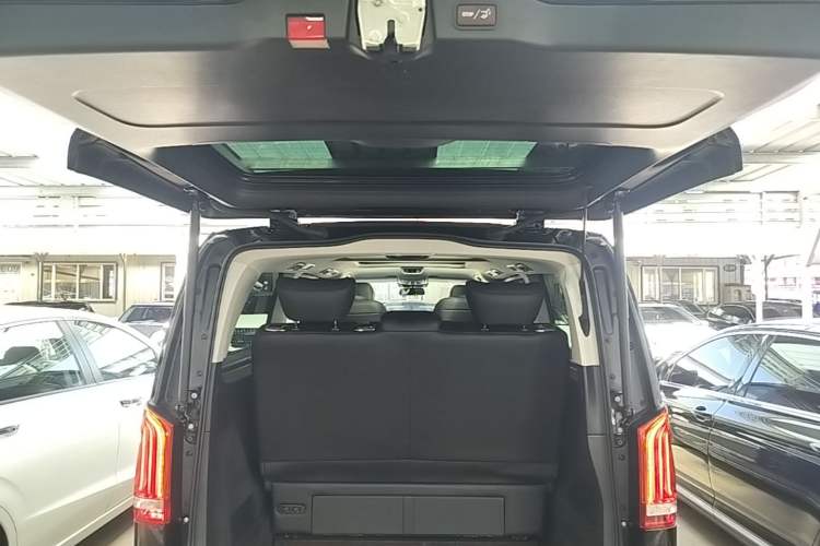 Used Mercedes-Benz V-Class 2018 V 260 L Prestige Extended Version China VI Trunk