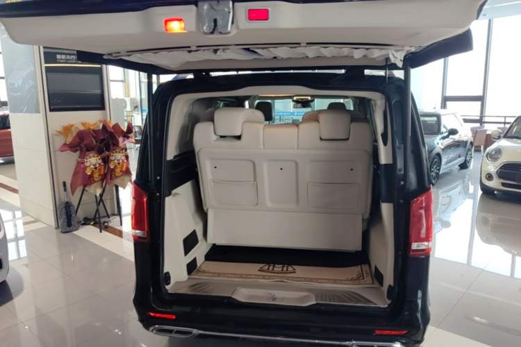 Used Mercedes-Benz V-Class 2018 V 260 Avantgarde Edition China VI Trunk