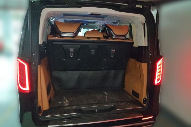Used Mercedes-Benz V-Class 2018 V 260 Avantgarde Edition China VI Trunk