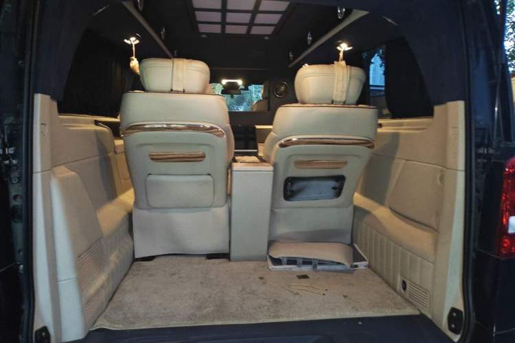 Used Mercedes-Benz V-Class  Trunk