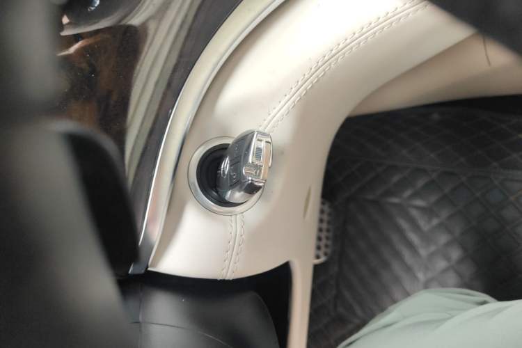 Used Mercedes-Benz V-Class 2018 V 260 L Prestige Extended Version China VI Vehicle Key