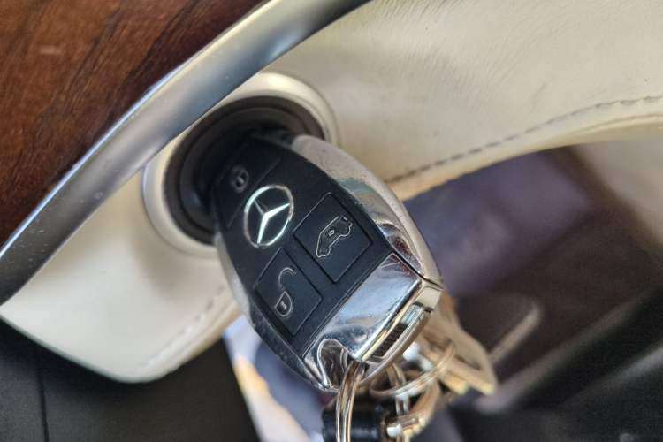 Used Mercedes-Benz V-Class 2018 V 260 L Prestige Extended Version China VI Vehicle Key