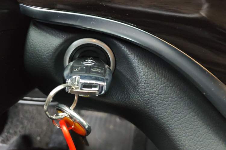 Used Mercedes-Benz V-Class 2018 V 260 Avantgarde Edition China VI Vehicle Key