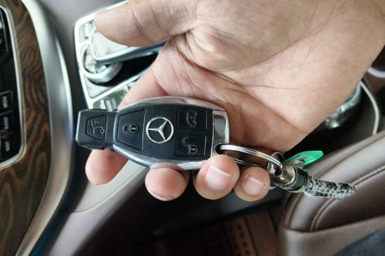 Used Mercedes-Benz V-Class  Vehicle Key