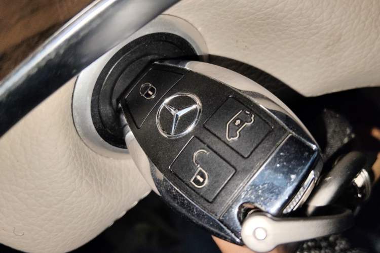 Used Mercedes-Benz V-Class 2018 V 260 Prestige Edition China VI Vehicle Key