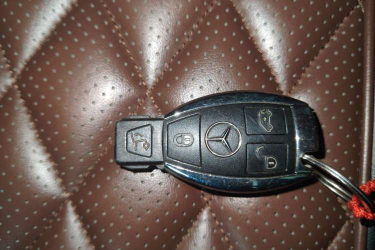 Used Mercedes-Benz V-Class 2018 V 260 Avantgarde Edition China VI Vehicle Key
