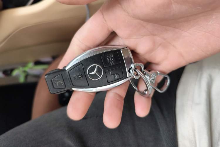 Used Mercedes-Benz V-Class 2018 V 260 L Prestige Extended Version China VI Vehicle Key