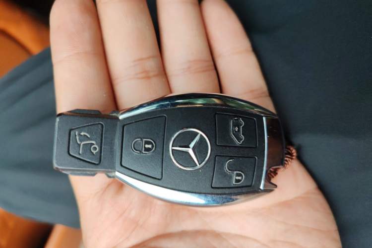 Used Mercedes-Benz V-Class 2018 V 260 L Prestige Extended Version China VI Vehicle Key