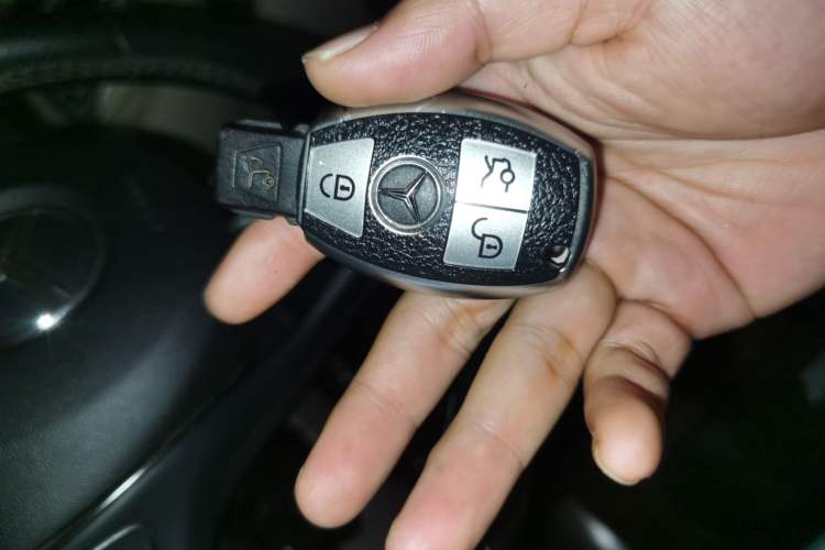 Used Mercedes-Benz V-Class 2018 V 260 L Prestige Extended Version China VI Vehicle Key