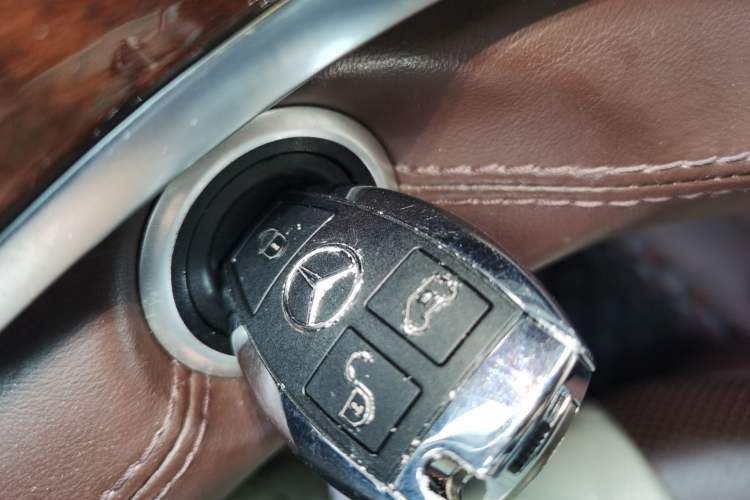 Used Mercedes-Benz V-Class  Vehicle Key