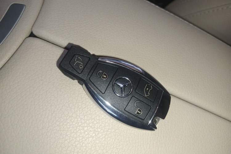 Used Mercedes-Benz V-Class 2018 V 260 L Prestige Extended Version China VI Vehicle Key