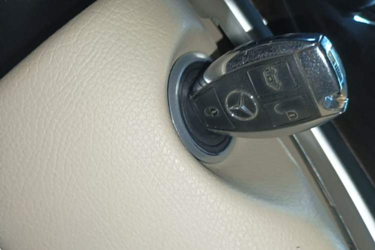 Used Mercedes-Benz V-Class 2018 V 260 L Prestige Extended Version China VI Vehicle Key