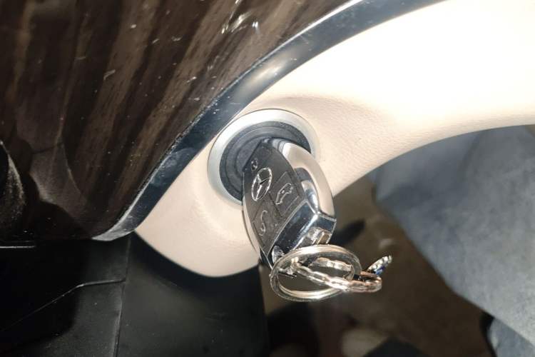 Used Mercedes-Benz V-Class 2018 V 260 Avantgarde Edition China VI Vehicle Key
