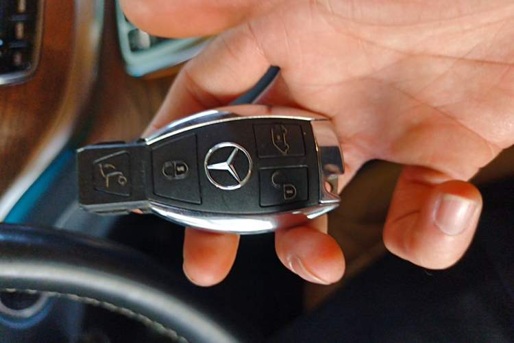 Used Mercedes-Benz V-Class 2018 V 260 L Prestige Extended Version China VI Vehicle Key