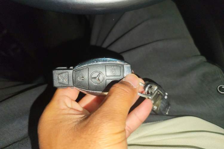 Used Mercedes-Benz V-Class 2018 V 260 Avantgarde Edition China VI Vehicle Key