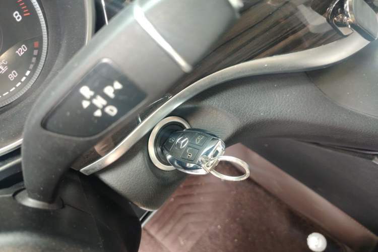 Used Mercedes-Benz V-Class 2018 V 260 Avantgarde Edition China VI Vehicle Key