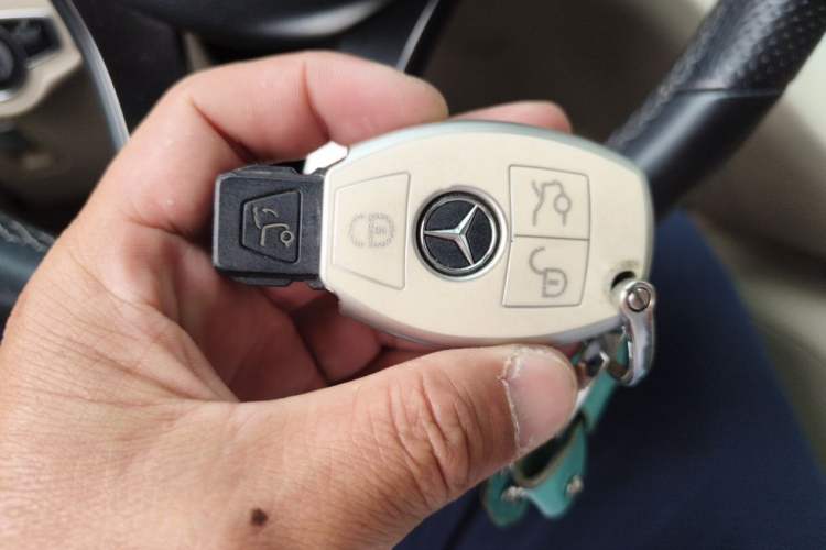 Used Mercedes-Benz V-Class 2018 V 260 Prestige Edition China VI Vehicle Key