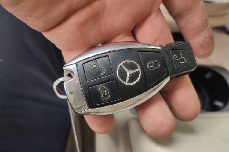 Used Mercedes-Benz V-Class 2018 V 260 L Prestige Extended Version China VI Vehicle Key
