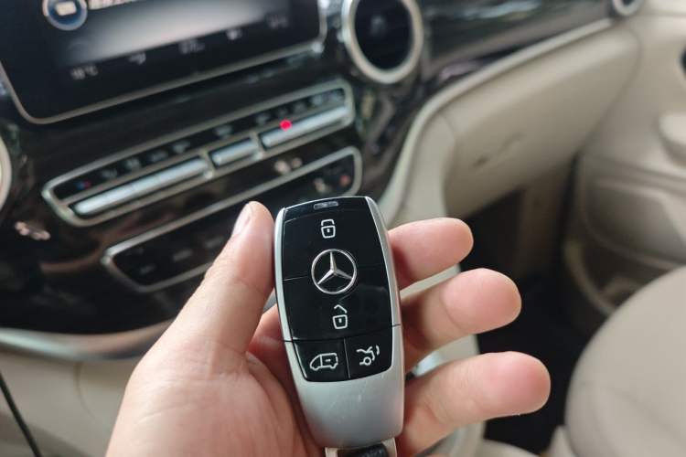 Used Mercedes-Benz V-Class 2018 V 260 Avantgarde Edition China VI Vehicle Key