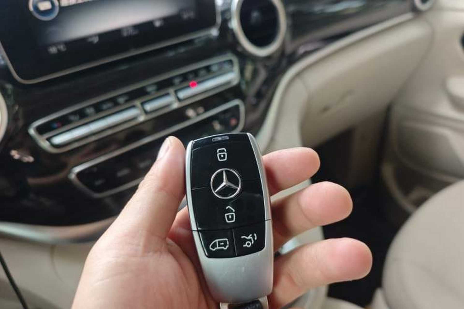Used Mercedes-Benz V-Class 2018 V 260 Avantgarde Edition China VI Vehicle Key