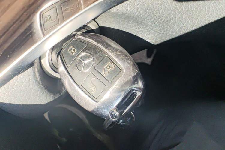 Used Mercedes-Benz V-Class 2018 V 260 Avantgarde Edition China VI Vehicle Key
