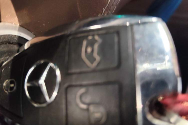 Used Mercedes-Benz V-Class 2018 V 260 Avantgarde Edition China VI Vehicle Key