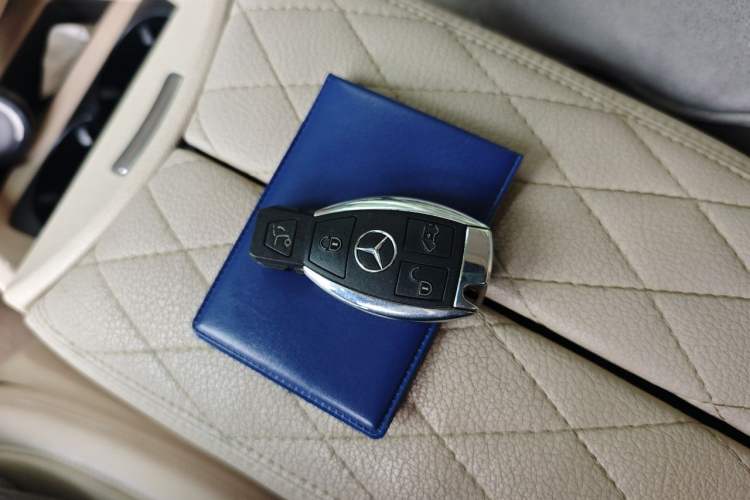 Used Mercedes-Benz V-Class 2018 V 260 Avantgarde Edition China VI Vehicle Key