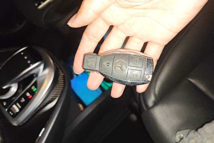 Used Mercedes-Benz V-Class 2018 V 260 Avantgarde Edition China VI Vehicle Key