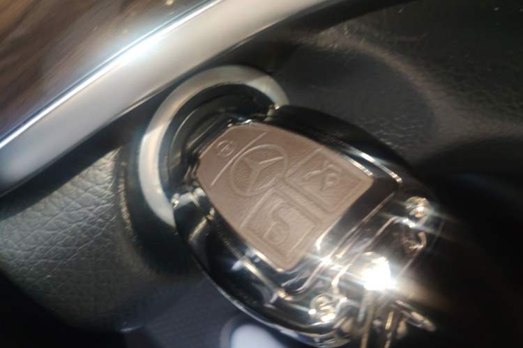 Used Mercedes-Benz V-Class 2018 V 260 Avantgarde Edition China VI Vehicle Key